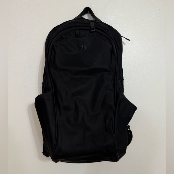 Lululemon Out of Range Backpack in black - Picture 1 of 5